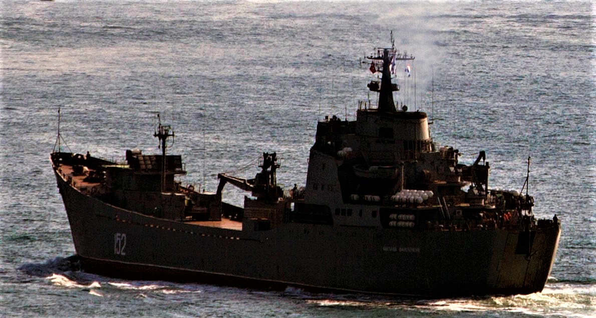 Eκατοντάδες ρωσικά άρματα & ΤΟΜΠ σε πλοία στο Αιγαίο που πλέουν προς Συρία!