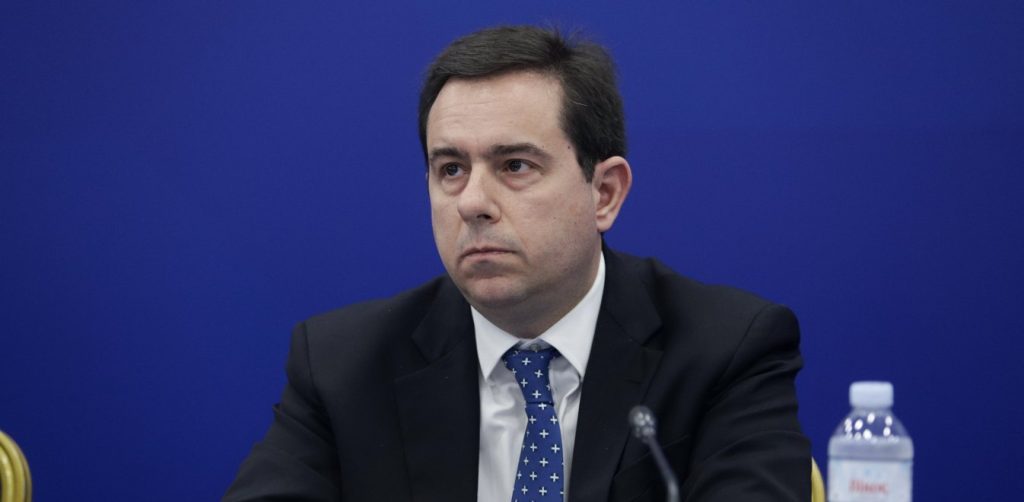 Ν.Μηταράκης: «Θα μπει άμεσα από την Ένωση Ελληνικών Τραπεζών ΑΤΜ σε κάθε δομή»