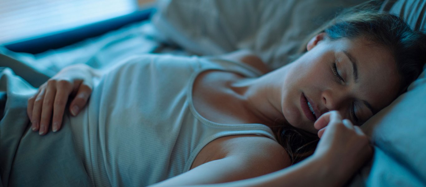 Τρεις λόγοι για τους οποίους ιδρώνετε πολύ το βράδυ