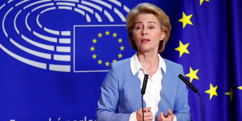 Ούρσουλα φον ντερ Λάιεν: «Μην κλείσετε ακόμα τις θερινές σας διακοπές – Δεν ξέρουμε ακόμα τι θα γίνει το καλοκαίρι»