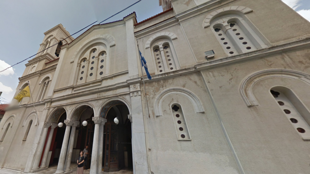 Φωτιά στον μητροπολιτικό ναό της Λαμίας (φώτο-βίντεο)