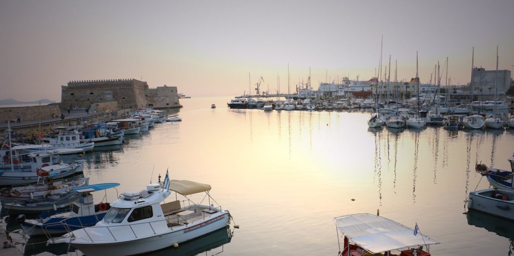 Απαγόρευση κυκλοφορίας: Έκλεισε η διαδρομή στο Ενετικό Λιμάνι του Ηρακλείου