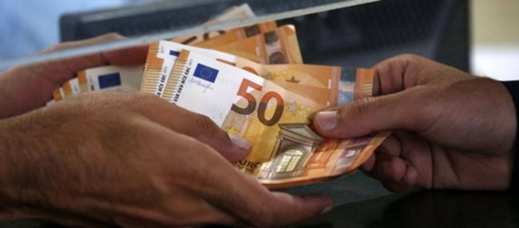 Επίδομα 800 ευρώ: Δείτε πότε θα το λάβουν ελεύθεροι επαγγελματίες και μικρές επιχειρήσεις