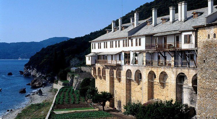 Αγιο Ορος: Ελαβαν εξιτήριο τρεις μοναχοί της Μονής Ξενοφώντος