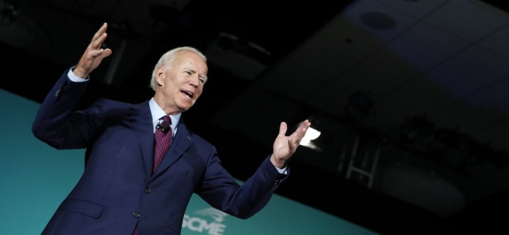 Τζο Μπάιντεν: Πρώην συνεργάτιδά του τον κατηγορεί για σεξoυαλική επίθεση (φώτο)