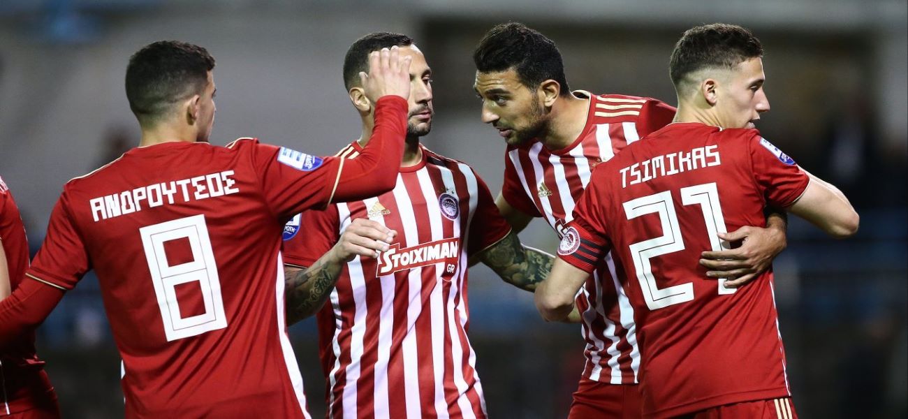 Αγγλικά ΜΜΕ βλέπουν «φλερτ» της Λίβερπουλ στον Κώστα Τσιμίκα