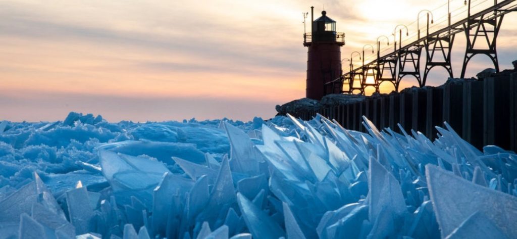 Ρωσία: Οι πάγιοι λιώνουν και οι λίμνες έγιναν «κατάλληλες» για… σερφ (βίντεο)