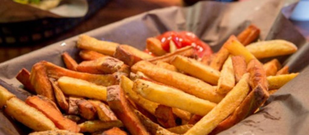 Ξεροψημένα φαγητά: Ποιο σοβαρό κίνδυνο κρύβουν για την υγεία;