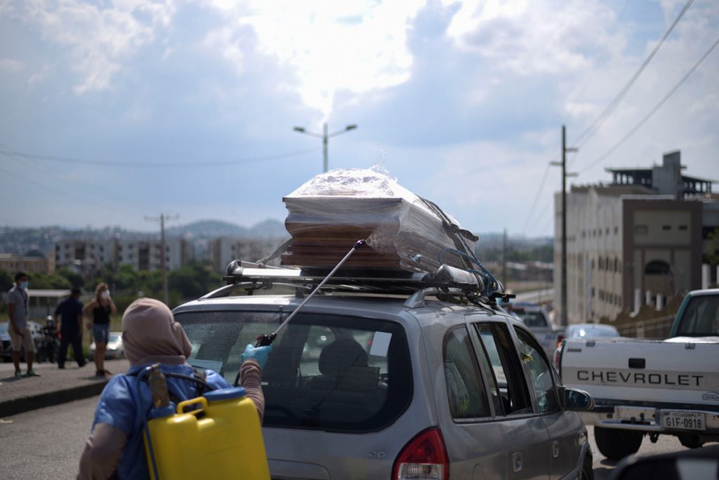 Ισημερινός-κορωνοϊός: Πάνω από 700 πτώματα σε σπίτια – Σοροί εγκαταλελειμμένες στους δρόμους