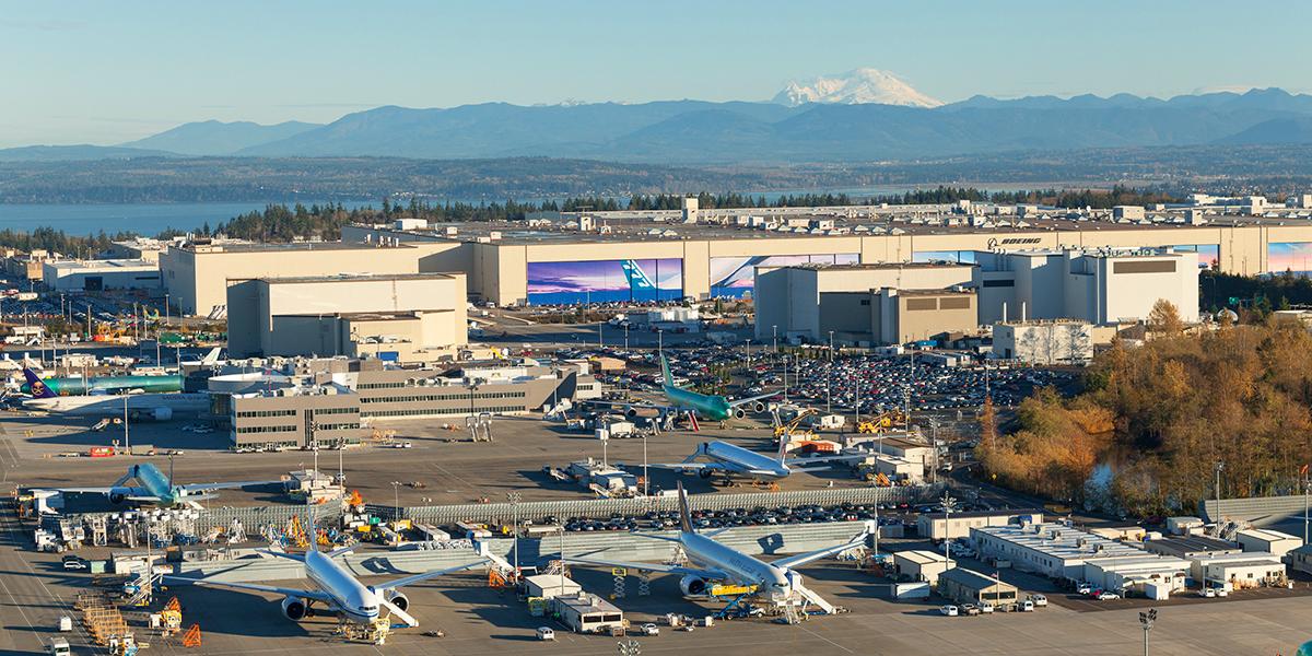 Άνοιγμα των γραμμών παραγωγής των P-8 και KC-46