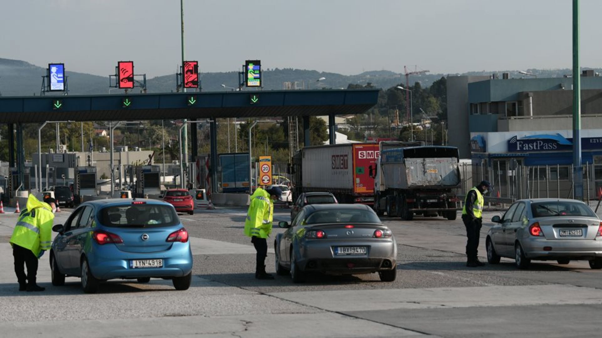 Απαγόρευση κυκλοφορίας των ΙΧ για το Πάσχα ετοιμάζει η κυβέρνηση!