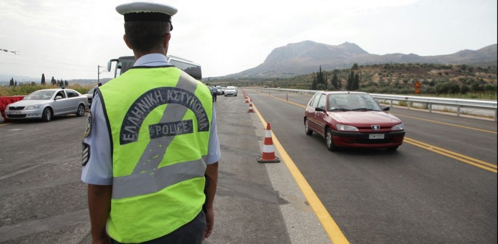 Αυξήθηκε η κίνηση στους δρόμους της Αττικής παρά τα μέτρα απαγόρευσης