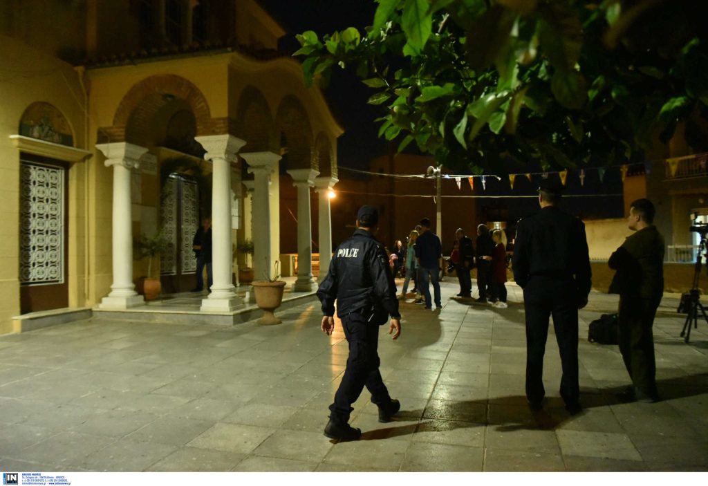 Ιερέας που κοινώνησε πιστούς στο Κουκάκι: «Κοινώνησα εκτός εκκλησίας και δεν έχει υπάρξει καμία συνάθροιση»