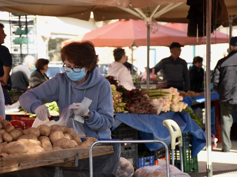 Προσωρινό λουκέτο σε τέσσερις λαϊκές