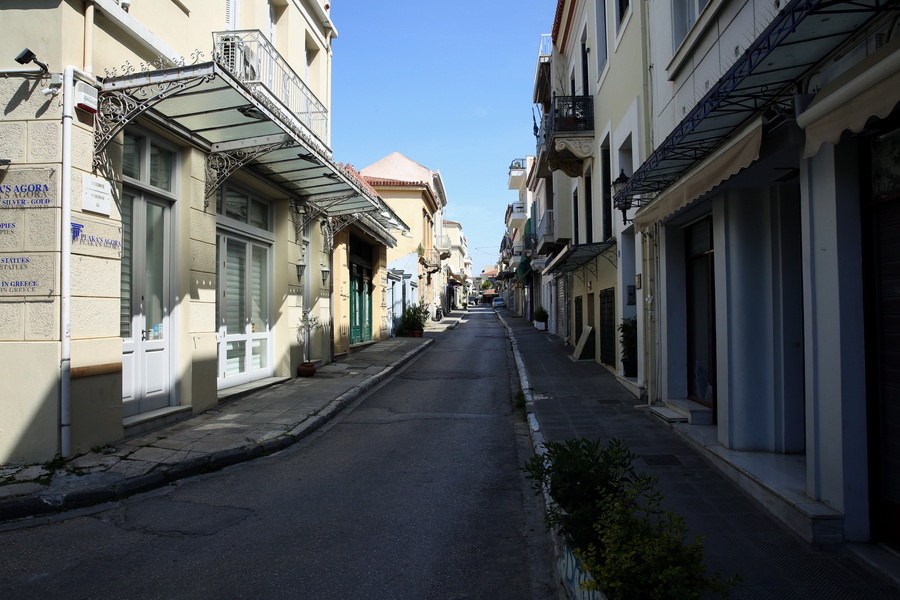 23 ημέρες καραντίνα: Σε πόλη «φάντασμα» μετατράπηκε η Αθήνα – Ακούγεται μέχρι και ο ήχος από το συντριβάνι (φώτο)