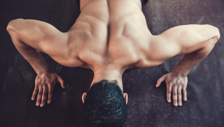 Χωρίς εξοπλισμό: 10 απλές ασκήσεις για να «πετρώσεις» στην καραντίνα σου