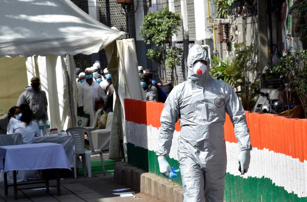 Ινδία: Κάνουν παρέλαση με… ζώα και καλούν τους ανθρώπους να μείνουν σπίτι (φώτο)