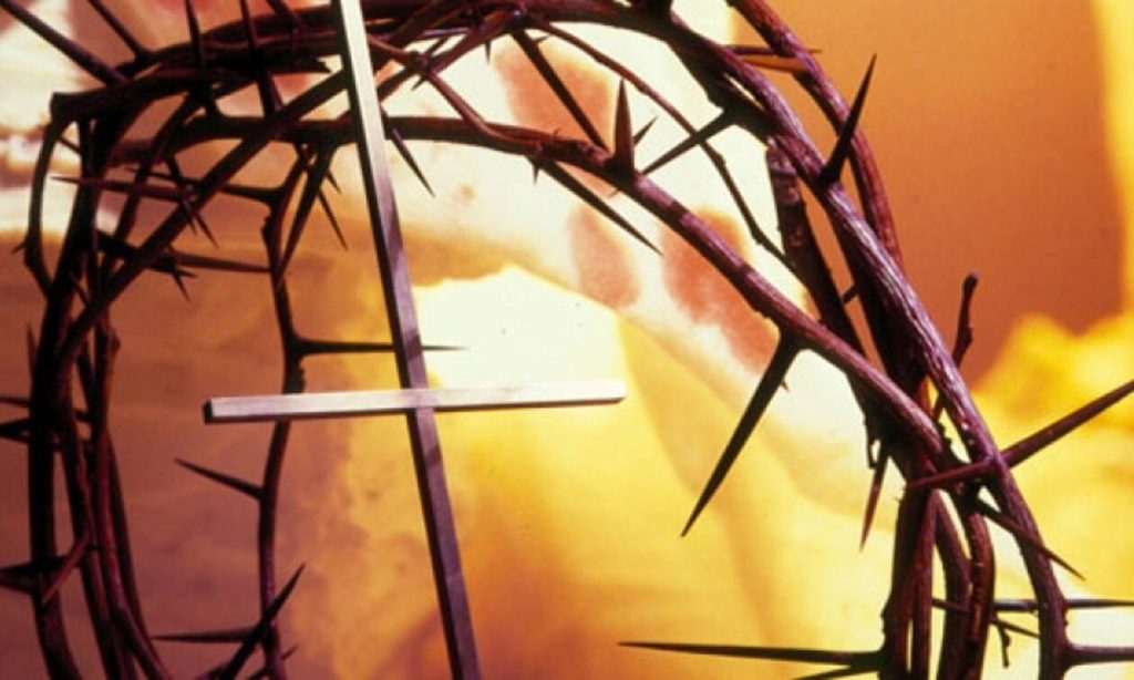 Τα έθιμα και η ιστορία της Μεγάλης Παρασκευής – Το κάψιμο του Ιούδα και τα λουλούδια του Επιταφίου