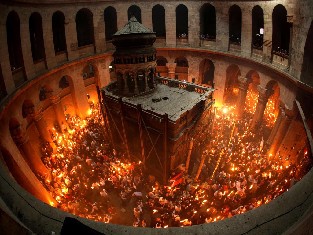 Άγιο Φως: Στην Εξαρχία του Παναγίου Τάφου στην Πλάκα χωρίς να διανεμηθεί
