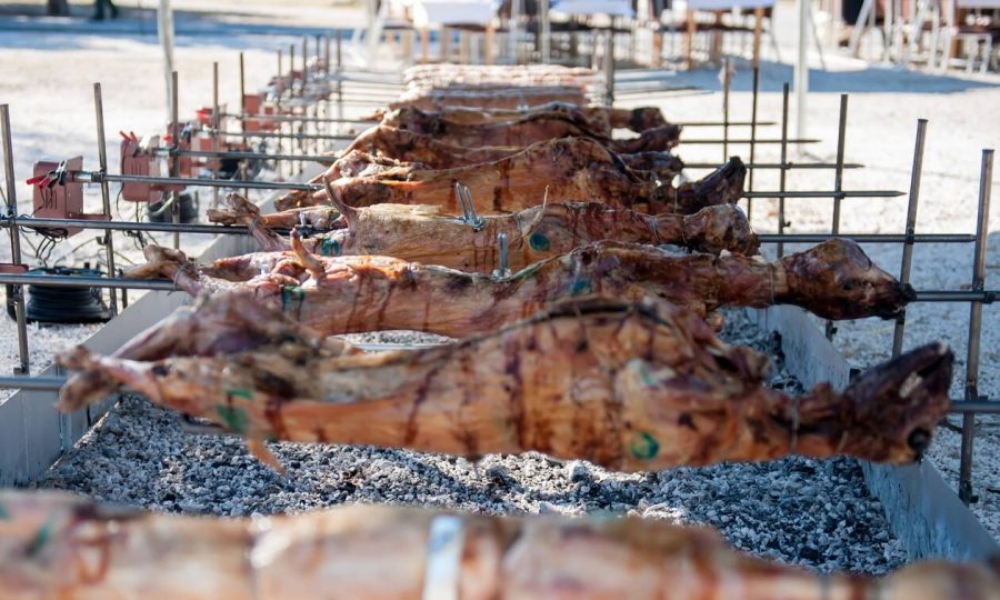 Πασχαλινή επανάσταση: Απειλούσε να καταρρίψει τα drone της ΕΛΑΣ αν του χαλάσουν το ψήσιμο του οβελία