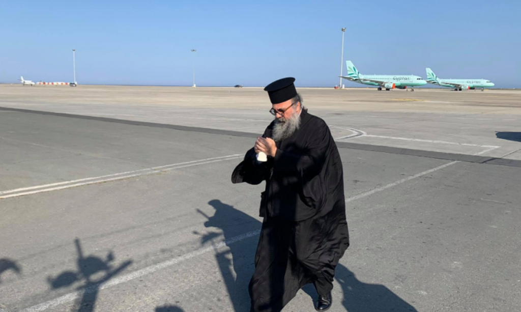 Στην Κύπρο έφτασε το Άγιο Φως