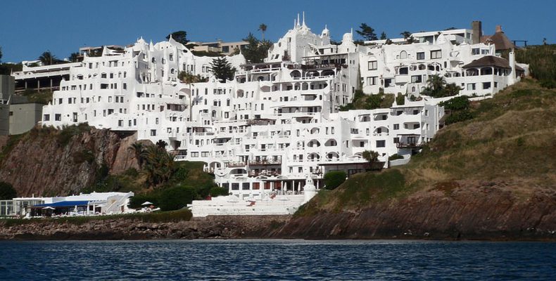 Το ξενοδοχείο που χρειάστηκε 36 χρόνια για να χτιστεί (βίντεο)