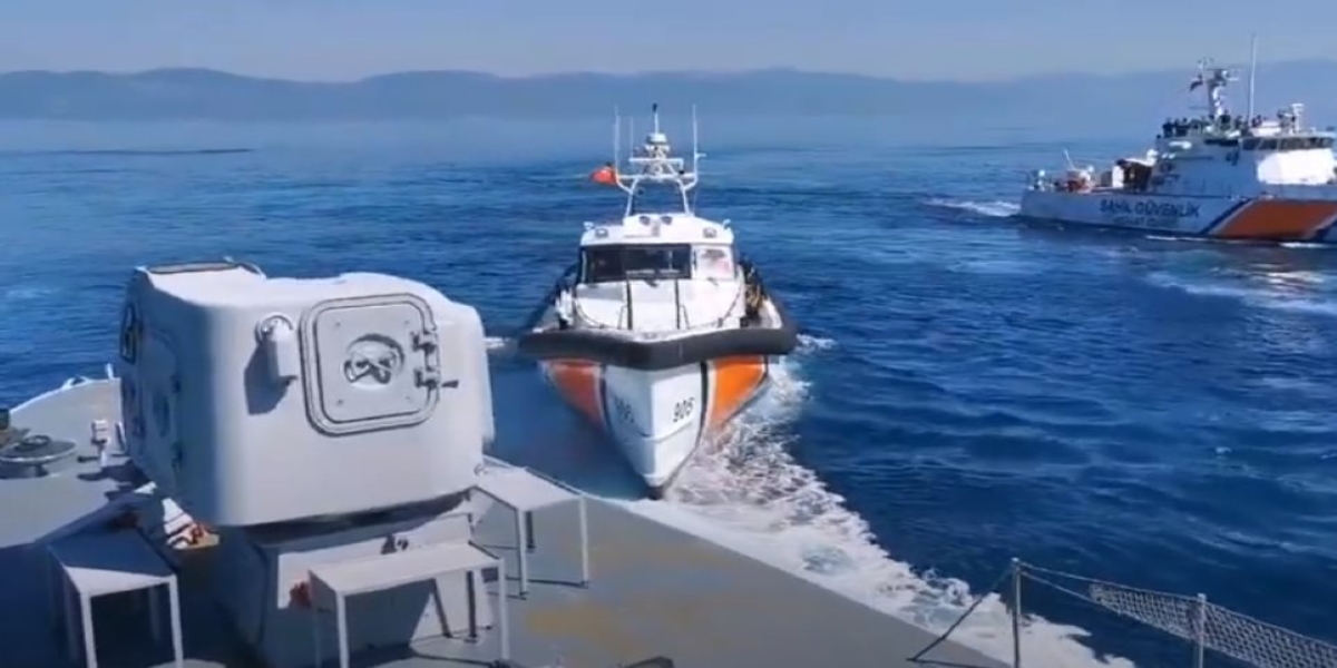 Μίνι «ναυμαχία» ακτοφυλακών: Σκάφος του Λιμενικού παραλίγο να εμβολίσει τουρκική ακταιωρό στη Λέσβο (βίντεο)