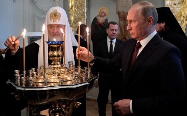 Σε μικρό παρεκκλήσι για την εορτή του Πάσχα ο πρόεδρος  της Ρωσίας Β.Πούτιν