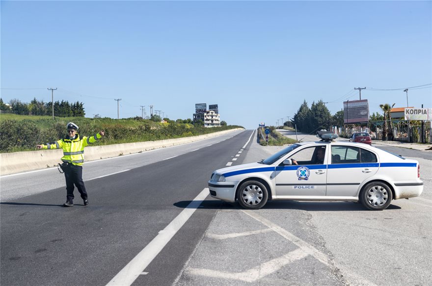 Κυριακή του Πάσχα σε μια άδεια πόλη: Ελάχιστος κόσμος στους δρόμους (φώτο – βίντεο)