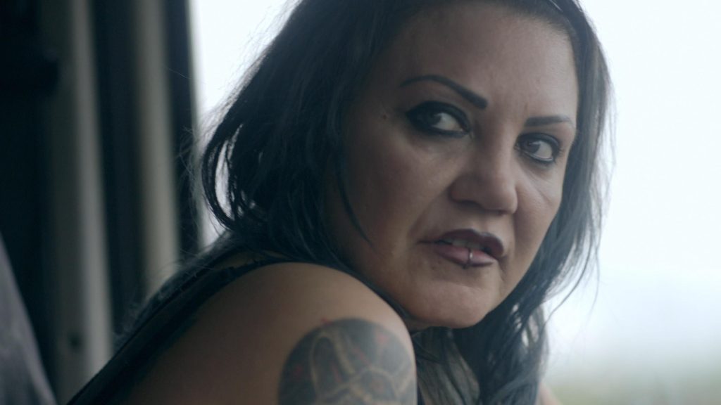 Συνοδός «έσπασε» την καραντίνα επειδή… έκανε «δουλειά»: Σχηματίστηκε ουρά για τις υπηρεσίες της (φώτο)