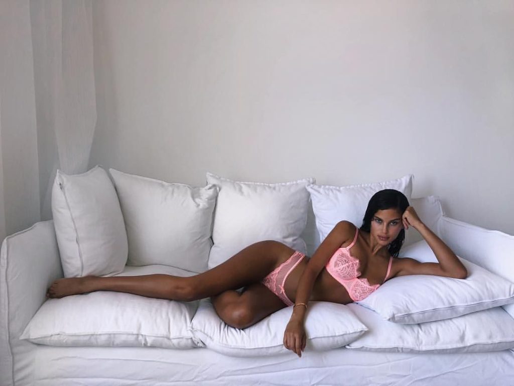 Η «καuτή» Σάντρα Γέρζε είναι η νέα σύντροφος του Σερζ Γκνάμπρι (φώτο)