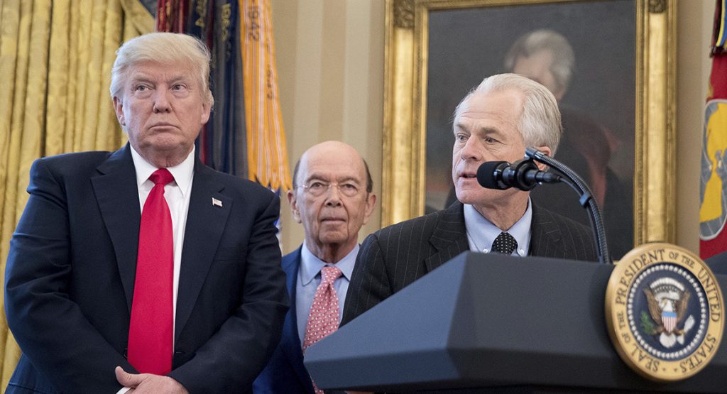 Σύμβουλος Ντ.Τραμπ: «Η Κίνα αποκρύπτει πληροφορίες για τον κορωνοϊό γιατί θέλει να φτιάξει πρώτη το εμβόλιο»