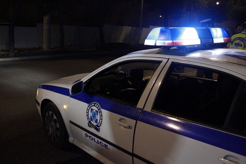 Δείτε τους αστυνομικούς που έβαλαν «τέρμα» στο περιπολικό το «Χριστός Ανέστη» και έγιναν viral (βίντεο)