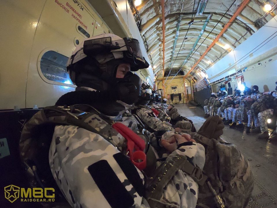 Εντυπωσιακό  βίντεο: Άνδρες της FSB πραγματοποιούν ελεύθερη πτώση από τα 10 χλμ.!