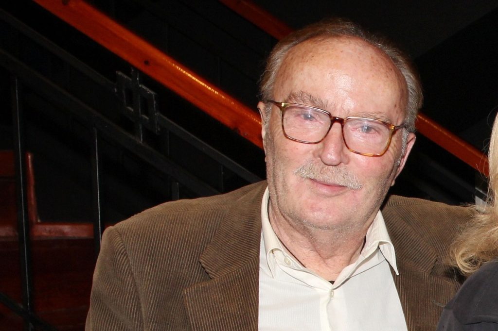 Ο Ντίνος Καρύδης απαντά στα «καρφιά» της Φόνσου: «Εγώ έχω δίδυμη αδελφή την αξιοπρέπεια» (φωτο)