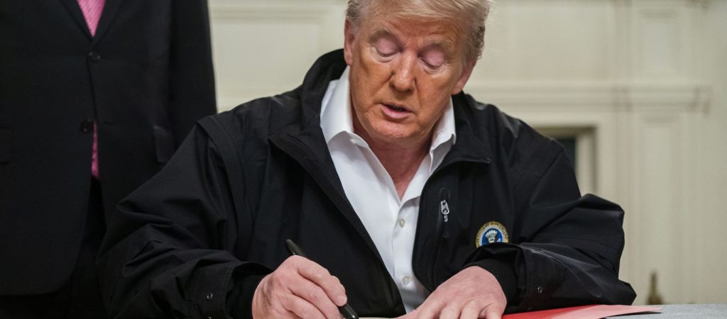 Κι άλλο «ζεστό» χρήμα ρίχνει o Ν.Τραμπ στην οικονομία των ΗΠΑ: Έφτασε τα 3 τρισ. δολάρια συνολικά!