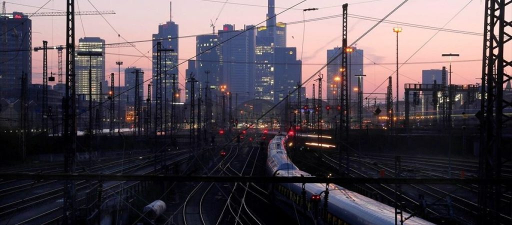 Γερμανία: Οι επιχειρήσεις εκμεταλλεύονται τον κορωνοϊό και μειώνουν τις ώρες και τις αποδοχές των εργαζομένων