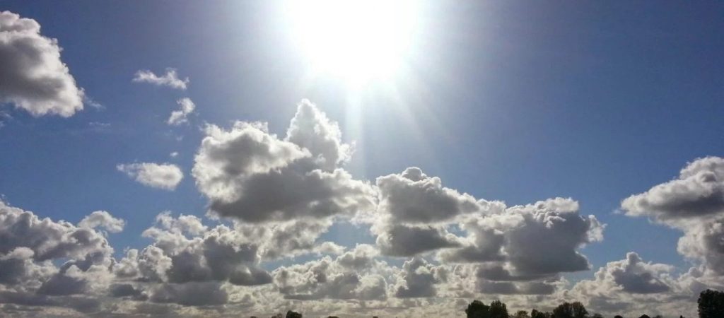 Καλοκαιρινός καιρός από Παρασκευή – Ανεβαίνει η θερμοκρασία