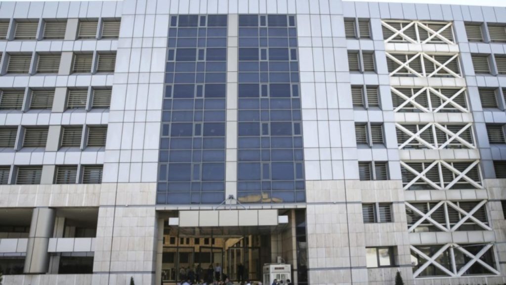 Για ένα χρόνο παρατείνονται οι συμβάσεις συνολικά 628 υπαλλήλων του υπουργείου Μετανάστευσης και Ασύλου