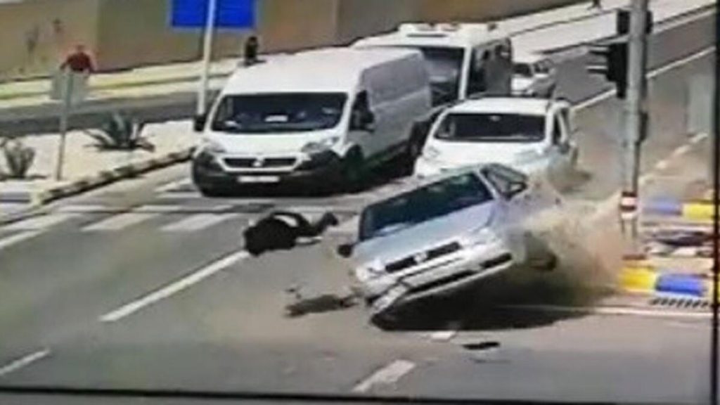 Τουρκία: Αυτοκίνητο με μεγάλη ταχύτητα παρασύρει πεζό