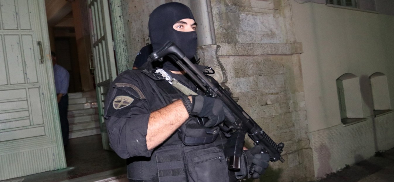 Συναγερμός στις Αρχές: Βρέθηκε οπλοβομβίδα σε αποθήκη σπιτιού στου Ζωγράφου