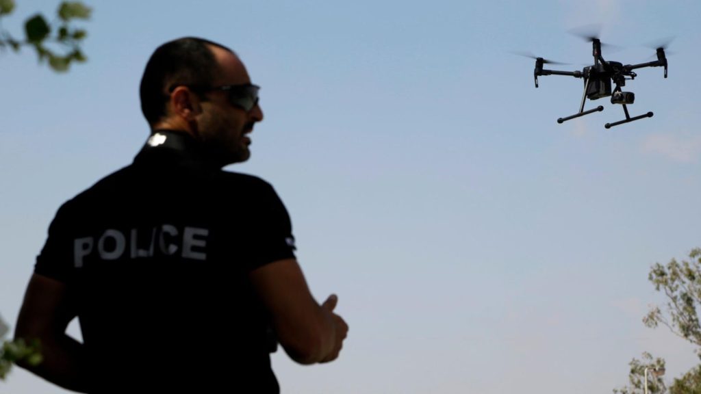 «Τhe Running Man»: Με μεγάφωνα και drones θα ελέγχουν τους «φυλακισμένους» Έλληνες την Πρωτομαγιά να μην «δραπετεύσουν»