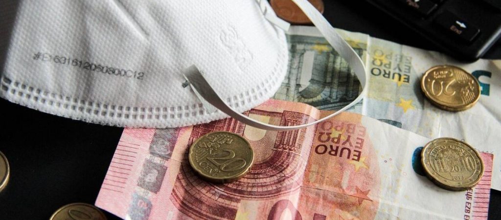 Επίδομα 800 ευρώ: Εκπνέει σήμερα η προθεσμία για την υποβολή αιτήσεων από επαγγελματίες