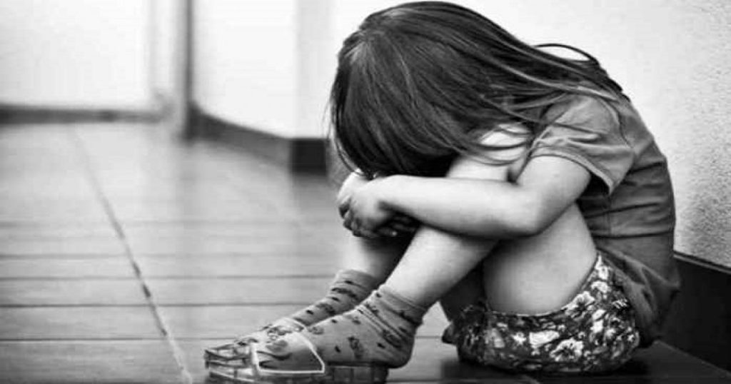 Βiασε 6χρονη και την τραυμάτισε στα μάτια για να μην μπορεί να τον αναγνωρίσει