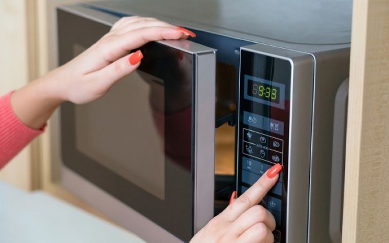 Έτσι θα καταλάβετε αν ο φούρνος μικροκυμάτων σας έχει διαρροή ακτινοβολίας