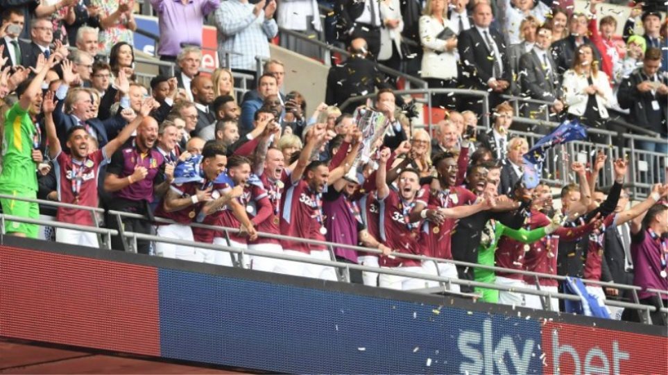 Οι ποδοσφαιριστές της Άστον Βίλα δέχτηκαν μείωση μισθών για να πληρωθούν οι εργαζόμενοι