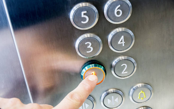 Κορωνοϊός: Μια χρήσιμη εναλλακτική για το πώς αγγίζουμε επιφάνειες όταν βγαίνουμε έξω