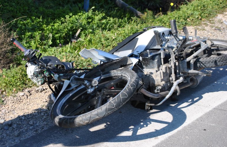 Γαστούνη: Δυο αδέλφια τραυματίστηκαν με την ίδια μηχανή μέσα σε μισή ώρα