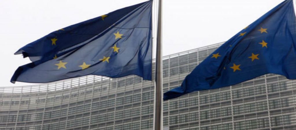 Ευρωπαϊκή Επιτροπή: «Μεγαλύτερη ελάφρυνση στις τράπεζες για ενίσχυση των επιχειρήσεων»