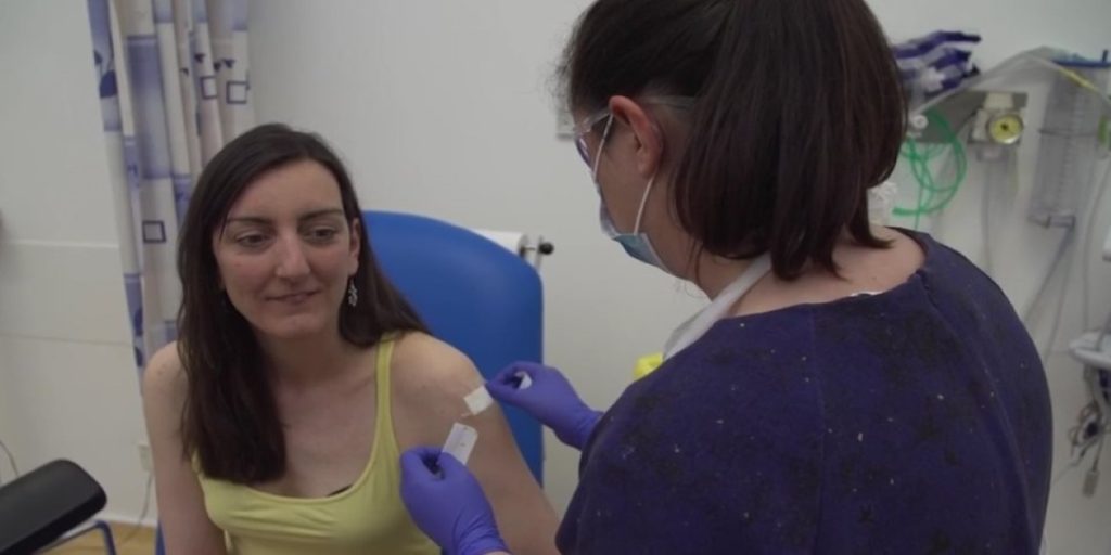 Βρετανία: Τα fake news «σκότωσαν» μία από τις πρώτες εθελόντριες για το εμβόλιο του κορωνοϊού (βίντεο)